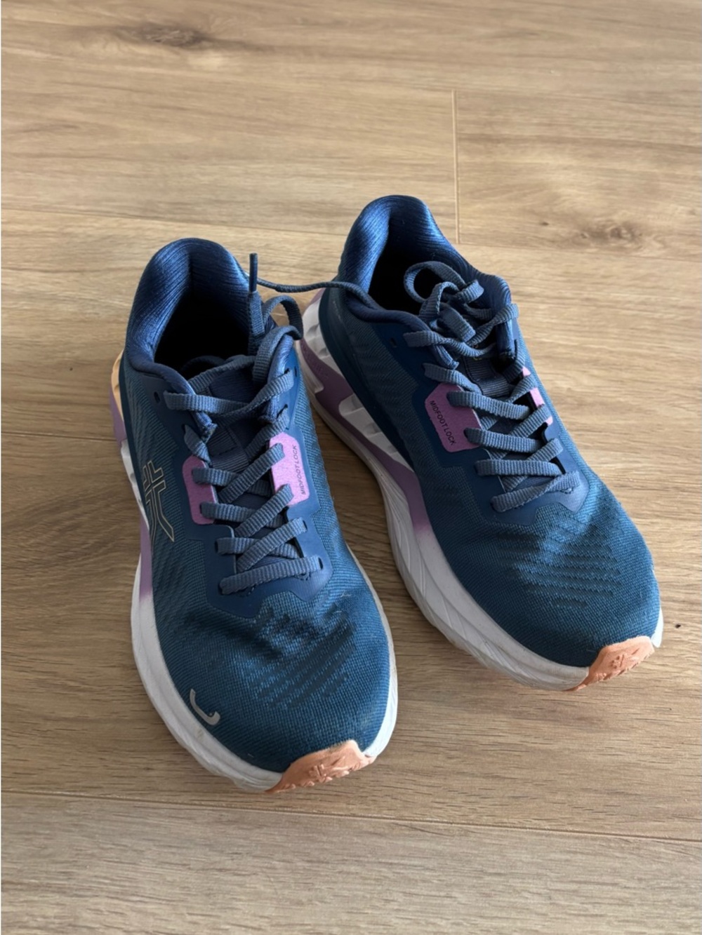 Kuru Triple Max Ion Sneakers